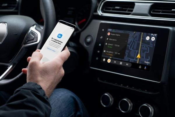 «Яндекс.Карты» и «Навигатор» заработали в Apple CarPlay и Android Auto